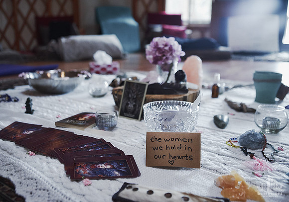 A blanket with candles and crystals is set up  at a mother and daughter workshop by Vancouver workshop and retreat photographer Angela McConnell