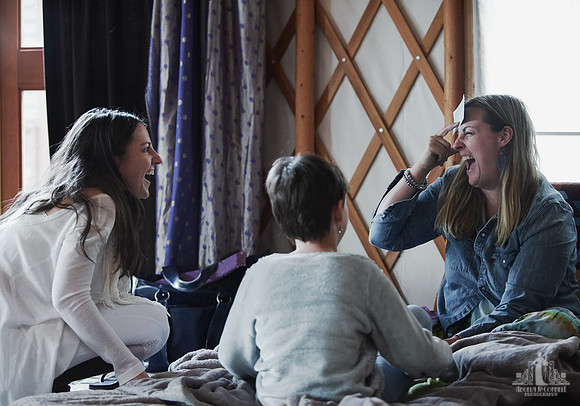 A facilitator and mother laugh together during an exercise  at a mother and daughter workshop by Vancouver workshop and retreat photographer Angela McConnell