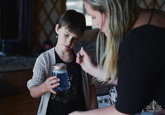 A mother and daughter work together during an art project at a mother and daughter workshop by Vancouver workshop and retreat photographer Angela McConnell