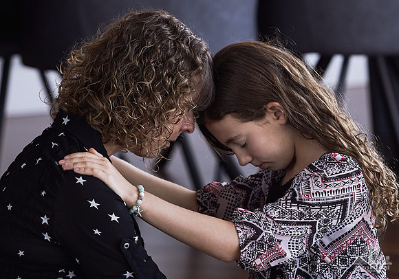 A mother and daughter hug during an exercise at a mother and daughter workshop by Vancouver workshop and retreat photographer Angela McConnell