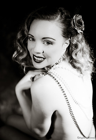 Toronto Burlesque Photographer | Burlesque Pinup and Vintage Photography